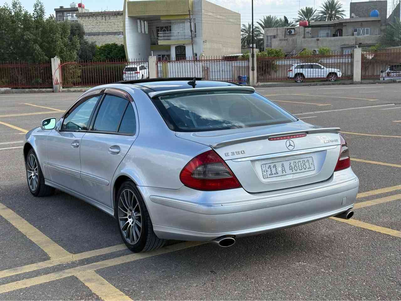 مرسيدس E350 W211 موديل 2008 AMG محرك 3500 V6
وارد امريكي داخله كلين تقرير امريكا موجود ،، بيها رش فقط بدون حادث جاملغ وباب مكفوله من اي ضربه ،، السياره فول مواصفات اعلى فئه ،، بنوراما ، 3 بردات ، كشنات كهرباء خزن ميموري + هيترات ، صندوق كهرباء ، قفل سرعه ، جام ازرق وبقيه المواصفات المعروفه للمرسيدس ،، السياره كلها على البلاد ومناقصها اي شي ،، رقم بغداد دولي وبأسمي ،، المكان بغداد حي الجامعه السعر 125 ورقه 
*********** بغداد, العراق
