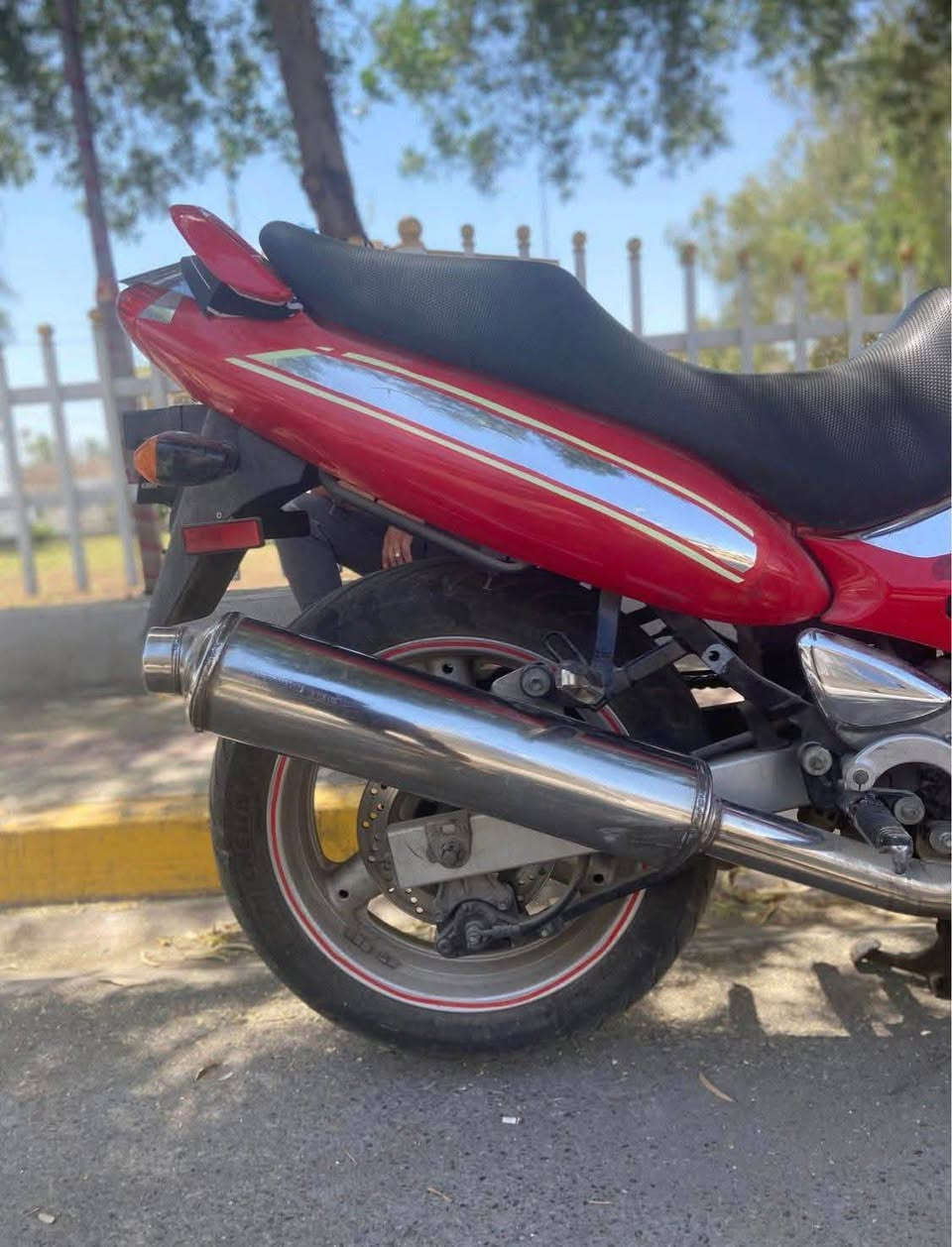 دراجة سوزوكى كاتانا  محرك 600cc
موديل 2005 اسم موديلها gsx-f 
دراجة حلوه واعتمادية جدا 86 حصان
جديدة شخط واحد مابيها .. صاحبها معتز بها ومچودرها اوراقها مفقودة من زمان ونريد نبيعها لأن ممحتاجيها ..
العنوان/ بغداد الجديدة/ المشتل 
 للاتصال والاستفسار على رقم الواتساب 
***********

