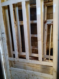 باب حديد ابو الكتيبه عدد 2 + شباك عدد واحد .. للبيع 07802881221