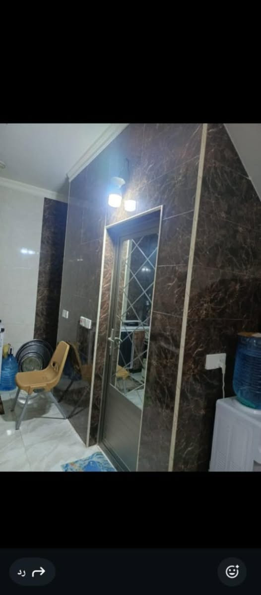 يالله🤲🏻
بيت 50 متر .. بمواصفات بيت 100 متر🏡

 مساحة بيت 50 متر للبيع واجهة 4م × نزال 12:30م)

🍀3 غرف منام نوم مريح وعزل تام.

🍀صالة واسعة تجمع العائلة بكل حب.

🍀مطبخ نظامي عملي ومريح لربة البيت.

🍀السر مو بالمساحة .. السر بالتوزيع الذكي

🍀شاهد الصور وانطونا رأيكم هل تتوقعون هاي المواصفات تكفي بـ 50 متر؟"

📍حي جهاد ديوان مخابرات 
خلف شارع 60
***********
*********** واتساب او اتصل
