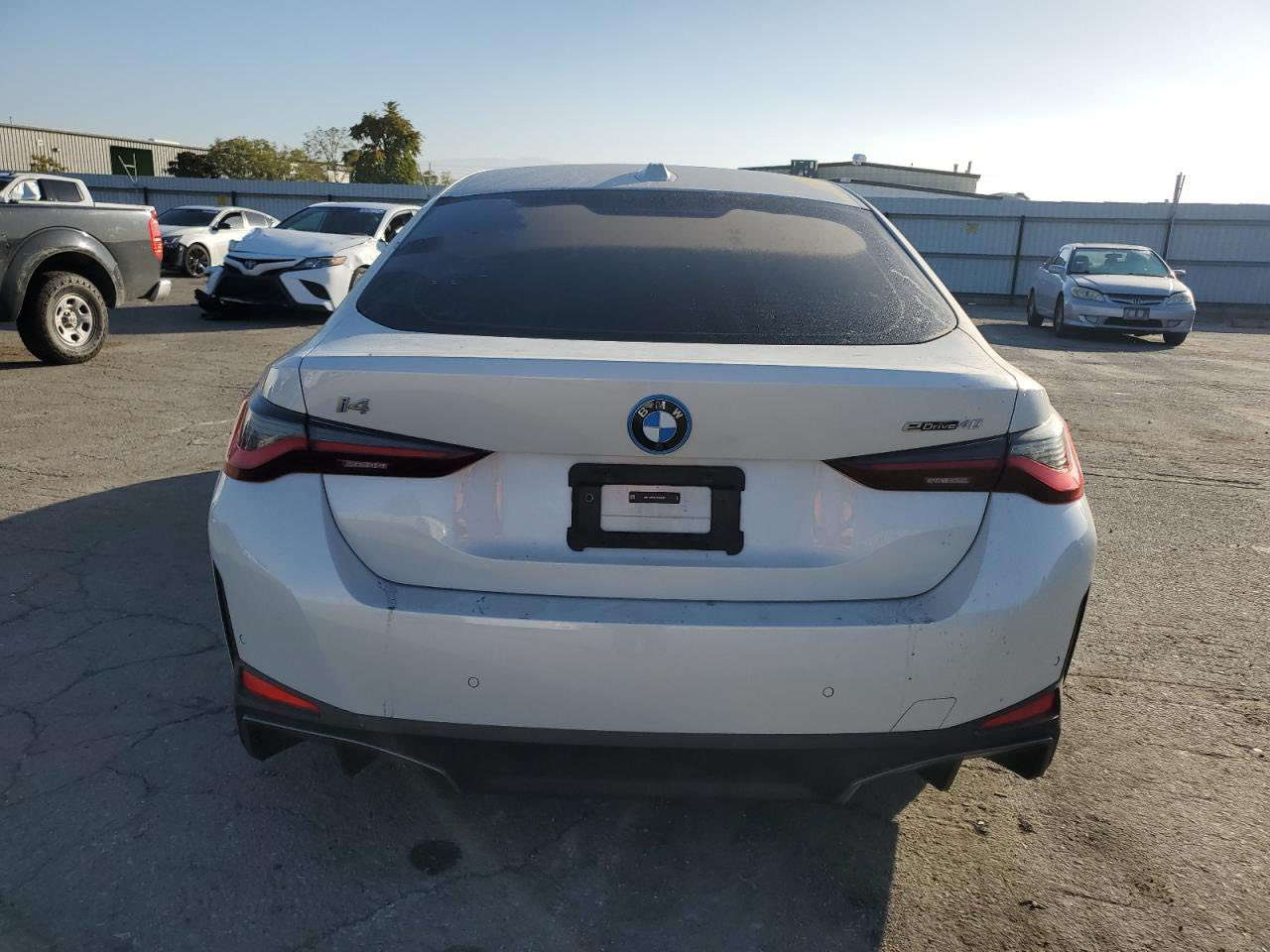 السلام عليكم عندي bmw 2024-i4
سعر السيارة 245
السيارة في دبي يتوفر نقل عمان او اربيل 
اخت الكلين بدون قطرة صبغ 
***********
عندي بعد سيارات غير شي اذا تحب حاضر
