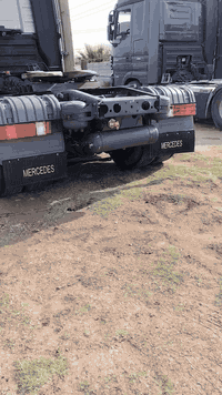 سلام عليكم سياره للبيع 2004جاهزه لشغل رقم بغداد تحويل موجود مربوطه صهريج عربانه شمتز دنكير مارسيدس سنويه منتهيه ***********
