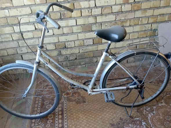 السلام عليكم بايسكل للبيع بناتي حجم 26  السعر 50  العنوان بغداد الشعله الرقم ***********
