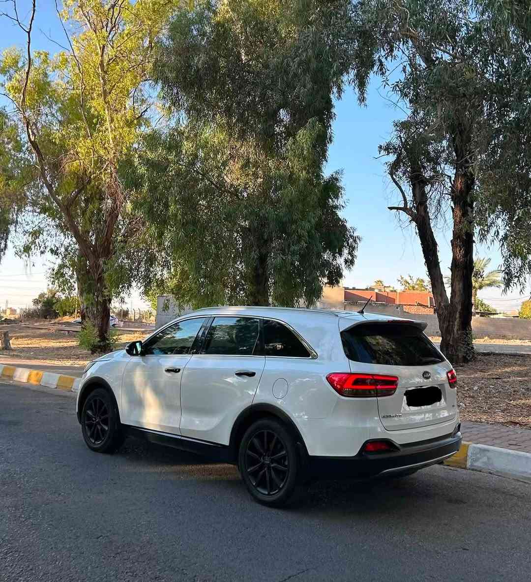KİA SORENTO
موديل 2017 خليجي 
6V محرك
ماشي 129 الف 
حساسات اماميه خلفيه 
 كراسي و صندوق كهرباء 
بصمه  و بعد غير موصفات 
صيانه كامل بدون مصاريف 
كير محرك مكفول 
سياره بدون حادث مكفول من صبخ 
رقم سليمانيه سنويه بسمي 
عنوان كركوك بطاقه بنزين
سعر 200$ 
هاتف ***********
