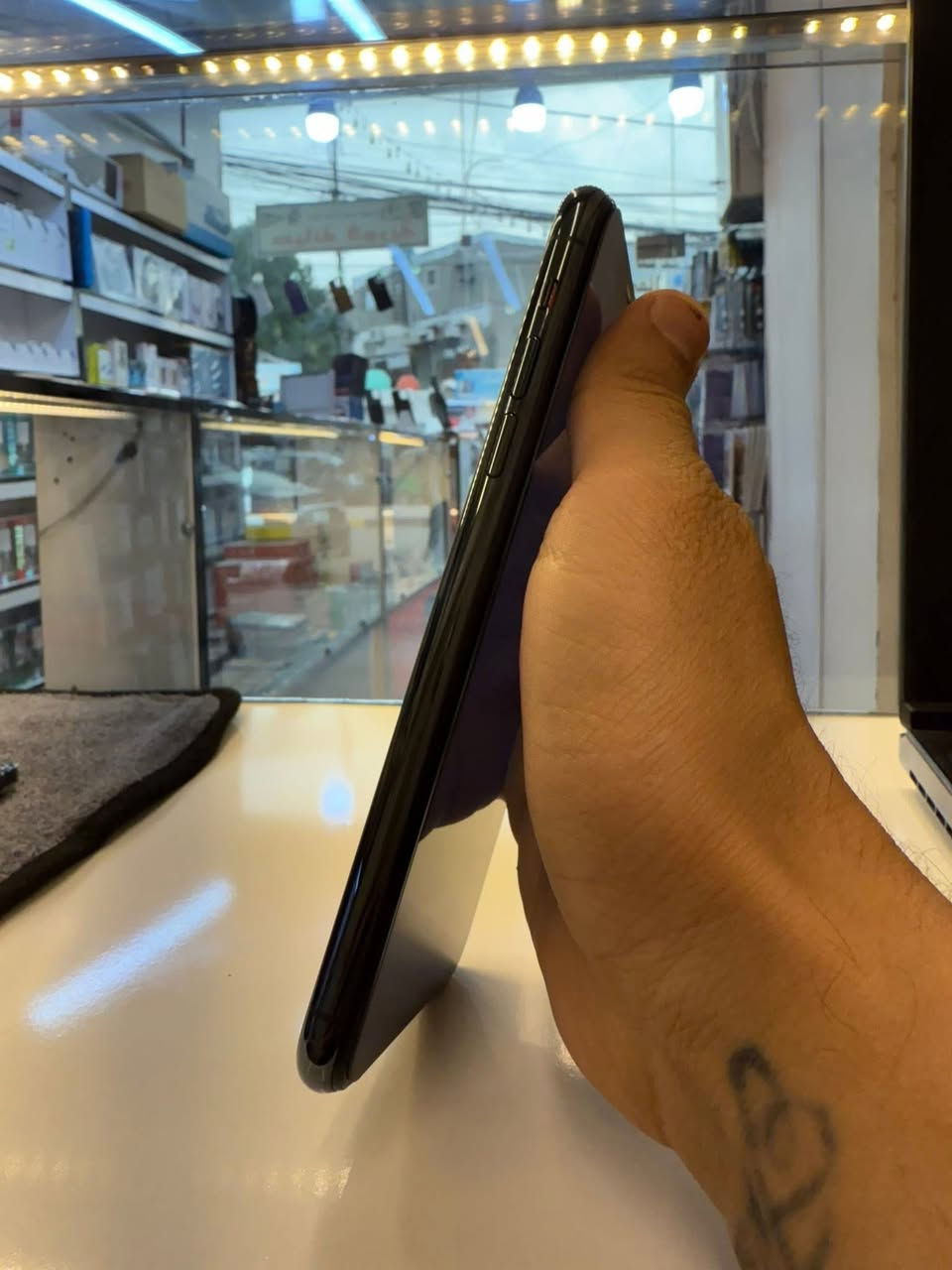 السلام عليكم ايفون ١١ برو ماكس مبدل شاشه وبطاريه ذاكره ٦٤ للمراوس بايفون اكس ماكس متواجد واتساب ***********
