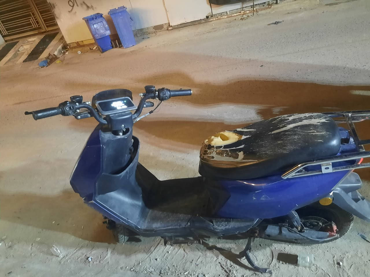 سلام وعليكم دراجه شحن حلوا نضيف دراجه شغل وطلع بطاريت جدد دراجه سعرها٥٠٠ بيها مجال قليل مكاني بصره تنومه رقمي للتواصل ***********
