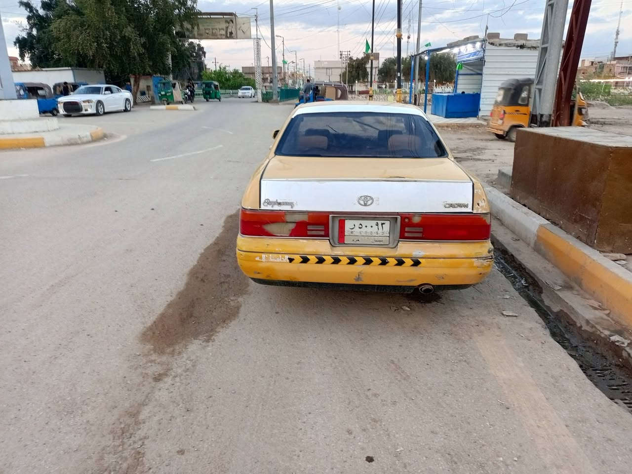 سياره اكراون بطه لبيع
مديل 200
مكفوال من ضربه من كصه من اصوليات 
مكينه وكير مكفولات سياره خير من الله ترايك وين ما جان 
مكان قلعت سكر  هاذ رقم راعيهى 
‏‪***********‬‏
السعر 30 وبيه مجال
