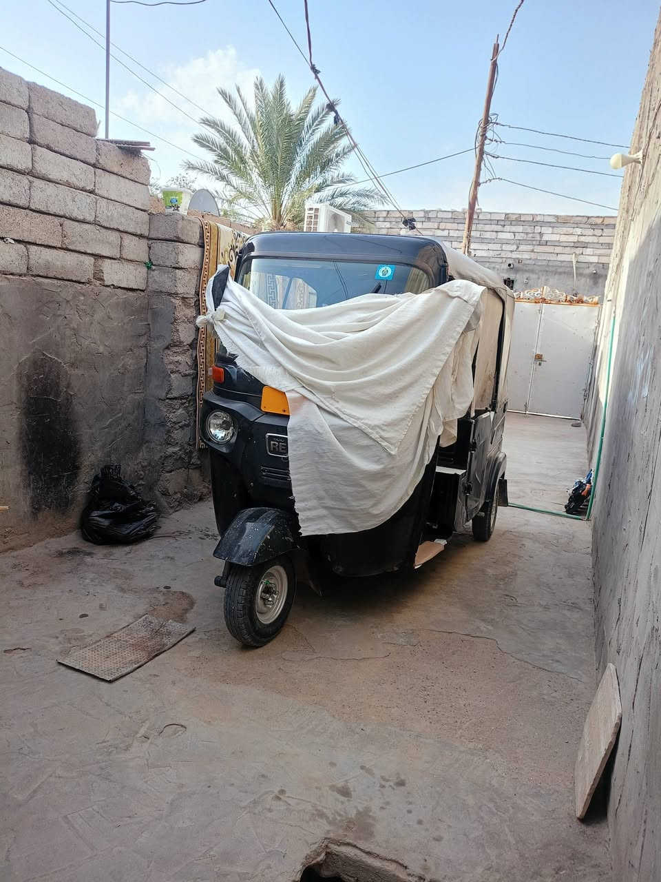 سلام عليكم شباب تكتك مديل 22 شهر 7 للبيع كفاله م̷ـــِْن الضربه ولمكينه كفاله شباب التكتك مال بيت مو مال شغل انا اداوم بشركه وما احتاجها عايفها بل بيت بس اروح بيها اجيب مسواك التكتك سعرها 9 و500 لين التكتك مكفولا رقم وسنويه رقم انكليزي تحويل ثاني يوم الشراي يخابر ولي ما يعجبه التكتك لٱ يعامل مكاني البصره في قضاء القرنه  رقمي  ***********
