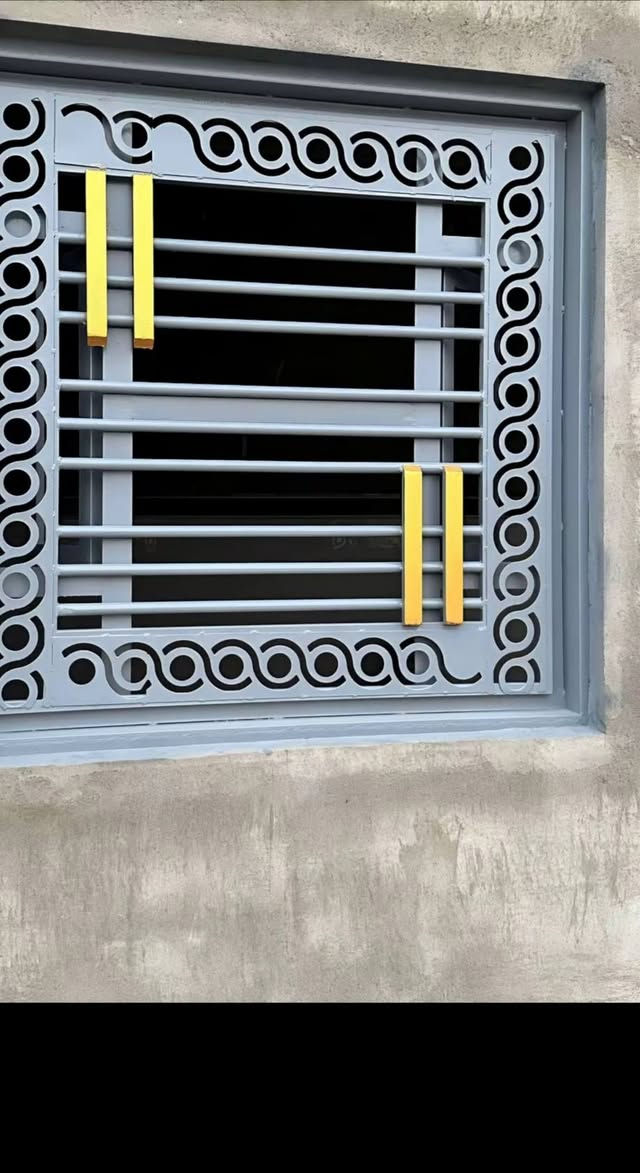 على بركه الله
تنضيف وصبغ الشبابيك باسعار مناسبه 
***********
