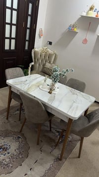 ميز طعام • مكان الاطارات