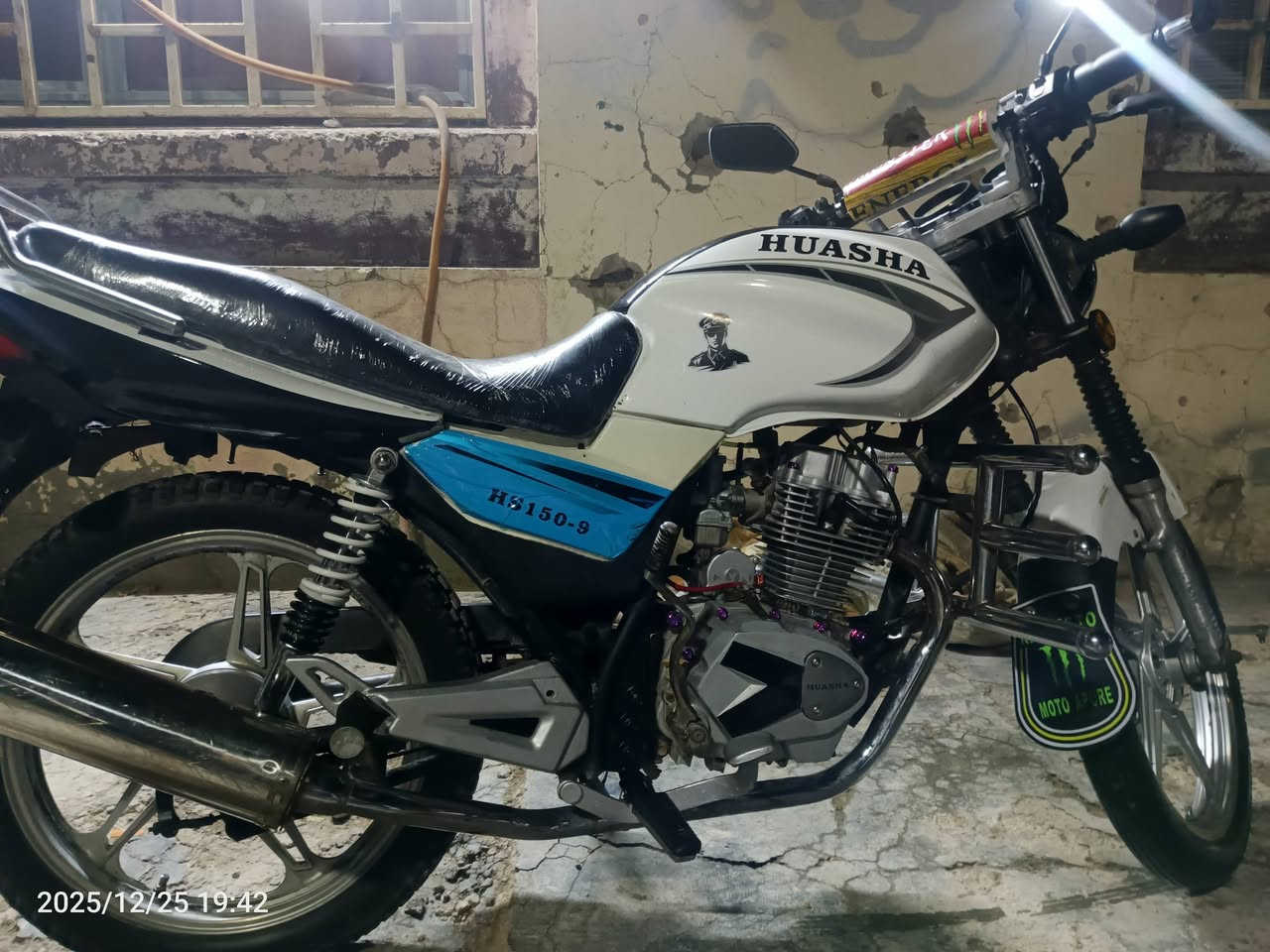 السلام عليكم يابا من رخصه الدمن هيوشه موديل 2017 أوراق منفيس كامله والنظافه ماشاءالله كدامكم فول نكره صلف+بصمه يعني تشغل وتتوكل السعر 725الف بي مجال بسيط بس الشراي يراسل 
***********
