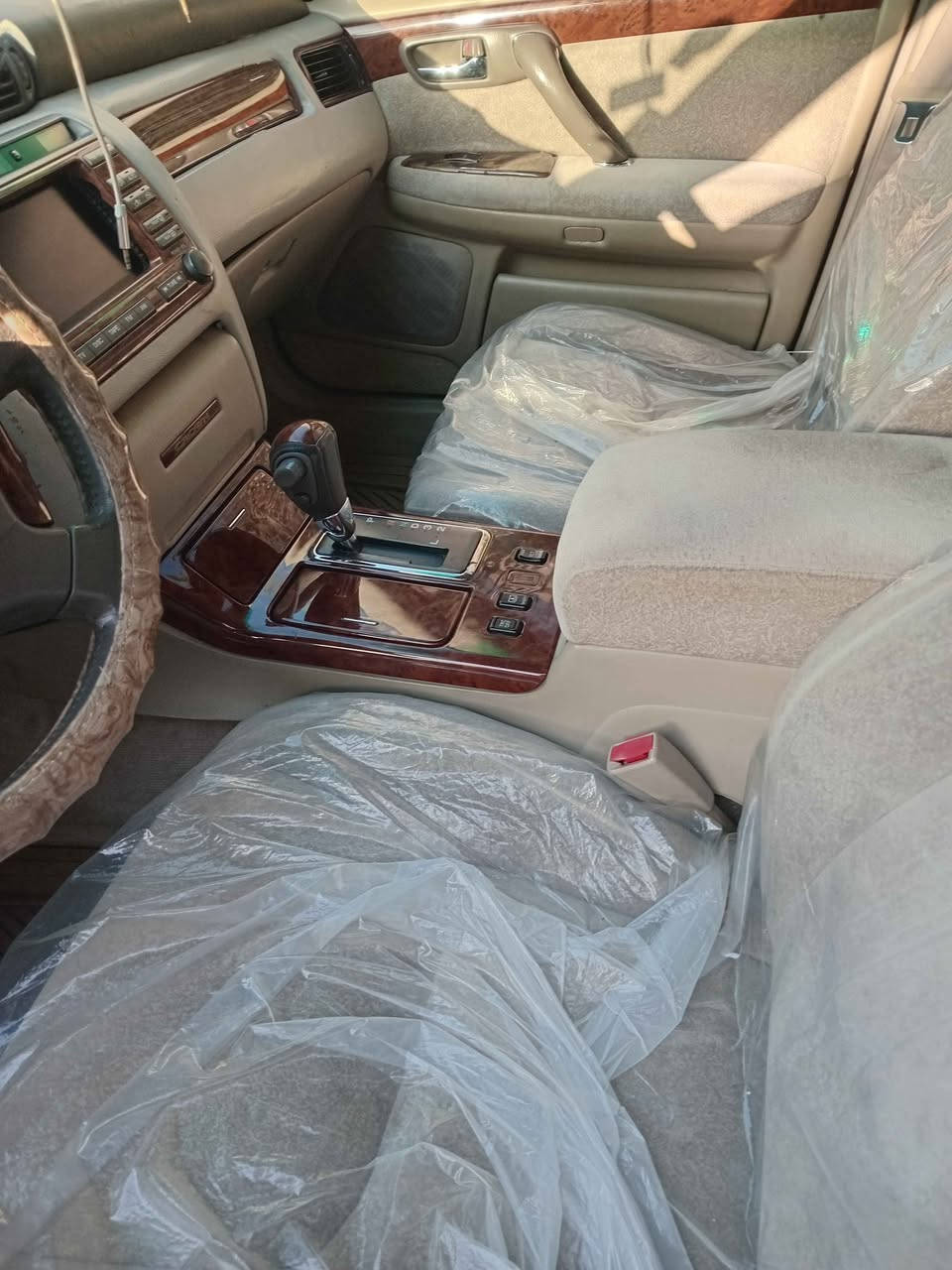 سلام عليكم من رخصة لأدمن ملكه كراون للبيع رقم كركوك رقم وسنويه وملصق مامدفوع كمرك مشموله بتسجيل كرستال ديفور كبير ٣ دكم برده خلفيه تبريد قطعتين جاهزه من كلشي السعر ٩٠ مكان البصره الهارثه قرب محكمة الهارثه راعيه لبأسمه السنويه بلبصره رقم *********** Singapore
