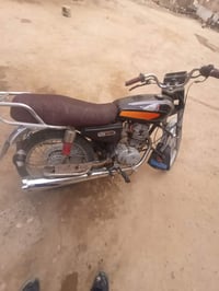 سيفان محرك 125 السعر 225وبي مجال  التفاصيل 07877540670 او عل خاص