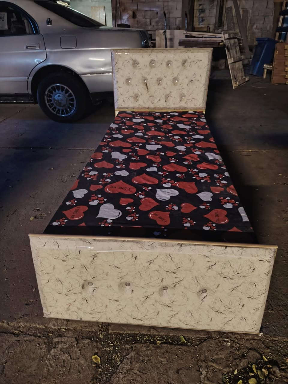 جرابي ام نفر بلوك 6 رجلين تتحمل وزن 150 كيلو 
عرض 84 وطول مترتين ارتفاع 35 
سعر 60 الف مفرد وجمله
 توصيل بغداد واطراف فقط 
*********** يتوفر واتساب
