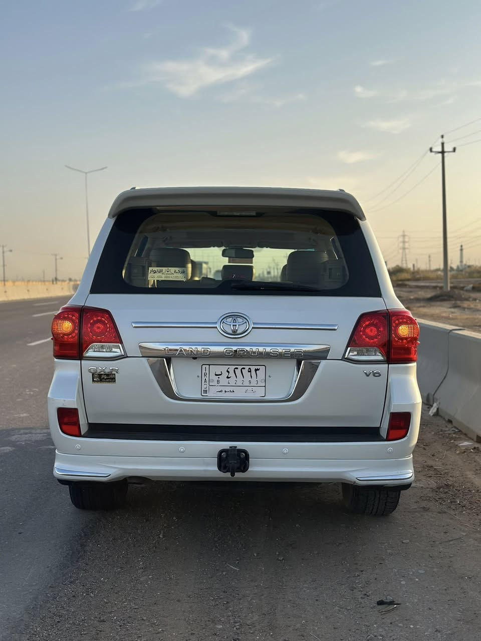 السلام عليكم لاندكروز 2013 بريم اصليه ماشيه 107 السياره جديده جدا مواصفات البريم المعروفه بيها باب خلفي مبدل اصلي بجانب السايق 
السعر 36,300 
مكاني بغداد 
الهاتف ***********
