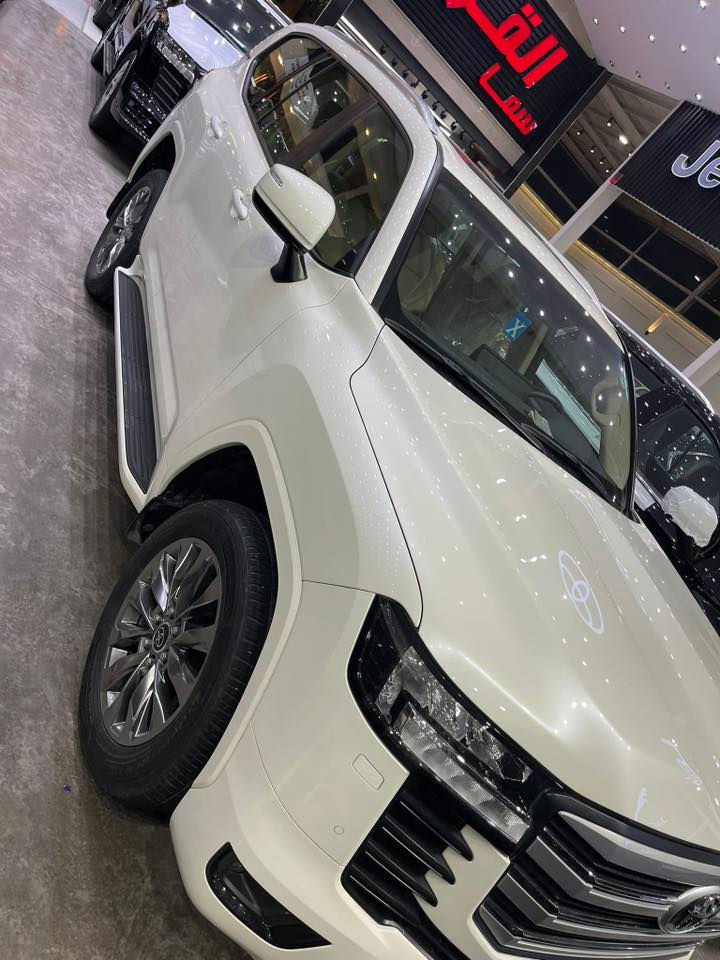 لاندكروز 2022 gxr ابيض
مكفولة كفالة عامة من كلشي جدييدة
مغلفه PPF ضمان ١٠ سنوات
داخله بضمان شركة ساز  
مااشيه 32 حقيقي
مكينة 6سلندر ٤٠٠٠ تنفس طبيعي
رقم اربيل  باسمي
مواصفات 
بصمة 
تشغيل عن بعد 
5 بصمات ابواب
باب خلفي كهربائي 
كراسي اثنين كهربائي 
كشنات جلد بيجي 
تدفئة تبريد كشنات 
شاشة لمس
3 شاشات ايباد تطبيق
تحكم ستيرن جهتين 
طفايه 
ثلاجه 
فتحه 
شاحن لاسلكي
هاند بريك بصمة
حساس امامي خلفي 
المري شفط 
تحكم كهربائي بالمري 
وبعد بي هواي مواصفات 
السيارة شركة تويوتا ساز 
العنوان/  بغداد
للتواصل ***********☎️
