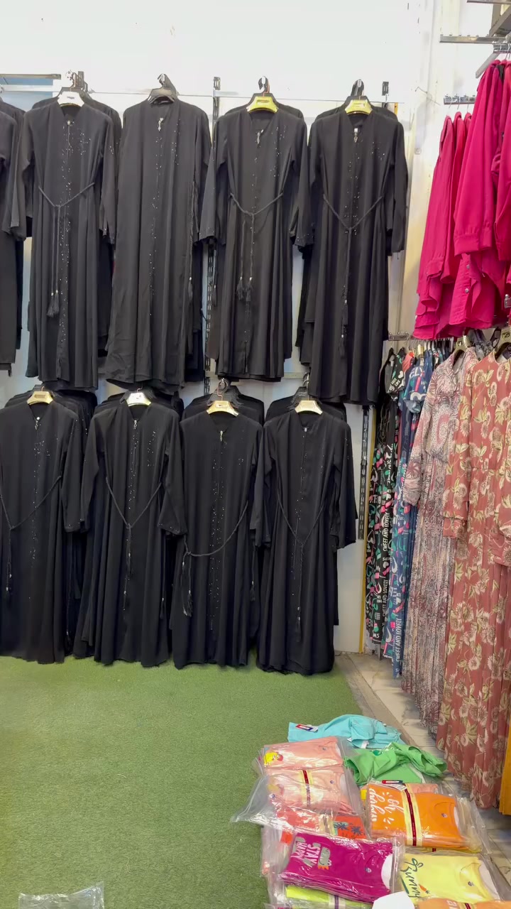 عروض استثنائية في مول الرواد بالنجف 🛍️✨. خصومات هائلة تتراوح بين 50% و80% على جميع المنتجات في الأقسام الثمانية. نسائي، أطفال، حقائب، أحذية، وعروض خاصة. أسعار منافسة وجودة عالية. كل ما تحتاجه العائلة في مكان واحد. الموقع: النجف - شارع المطار - قرب محطة ريبال 2. للاستفسار: *********** - ***********
