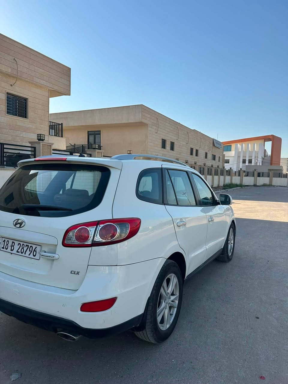 السلام عليكم
سنتافي 2010 خليجي للبيع 
فول مواصفات 1/1 
رقم بابل دولي باسمي 
حجم المحرك 3500 v6
بصمه 
فتحة سقف 
3قطع تبريد 
مري شفط 
اشاير بالمري 
كشن كهرباء 
داخل بيجي صاج 
كشنات جدد 7 راكب 
4ويل 
ثلاجه بالجكمجه 
تخم تاير جديد 
مكينه +كير مكفول من التنقيص والتبخير  
صبغ اثر طخات بدون حادث مع تبديل باب السائق والجاملغ اصليات  السونار بالمنشور 
السعر118$ وبيها مجال
مكاني بابل / حله
هـ/***********
