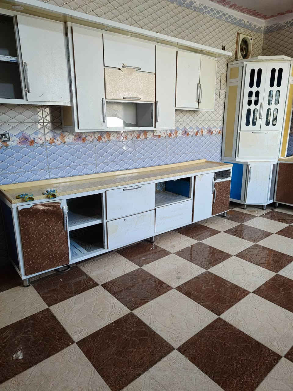 سلام عليكم....
كاونتر للبيع شغل درجة أولى بس يحتاج شوية ترتيب..
***********
