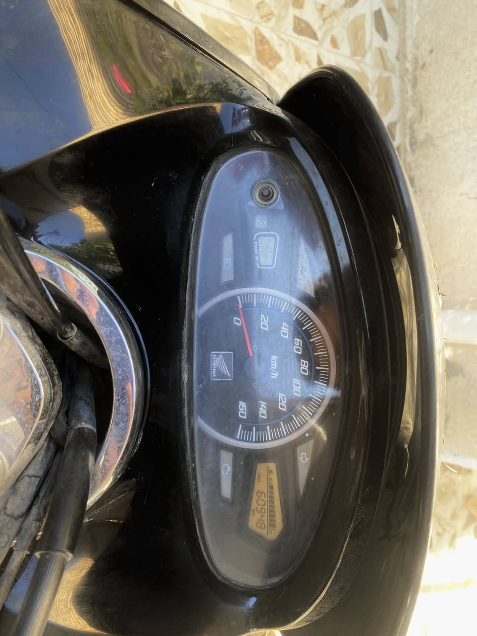 سلام عليكم 
عندي pcx للبيع دراجه نضيفه وحلوه محرك ناعم كهربائيات شغاله كفرات نضافه ٨٥٪؜ ستان حساس لايت زنون تايرات جدد بعدهن بشعر بك لايت كرستال بلاد ماشيه ٦٠ علايم مطليه بلاك قابل للازاله لايت بك لايت هورن اشاير كله شغال دراجه عوزها ترتيب ما يكلف ٢٥ راسلني خاص وكلك شنو نقصها 
مكاني كوت حي الجهاد متواجد خاص او اتصال *********** سعرها خاص شرط ماكو pcx بسعرها مستعجل علا بيعتها محتاج فلوس
