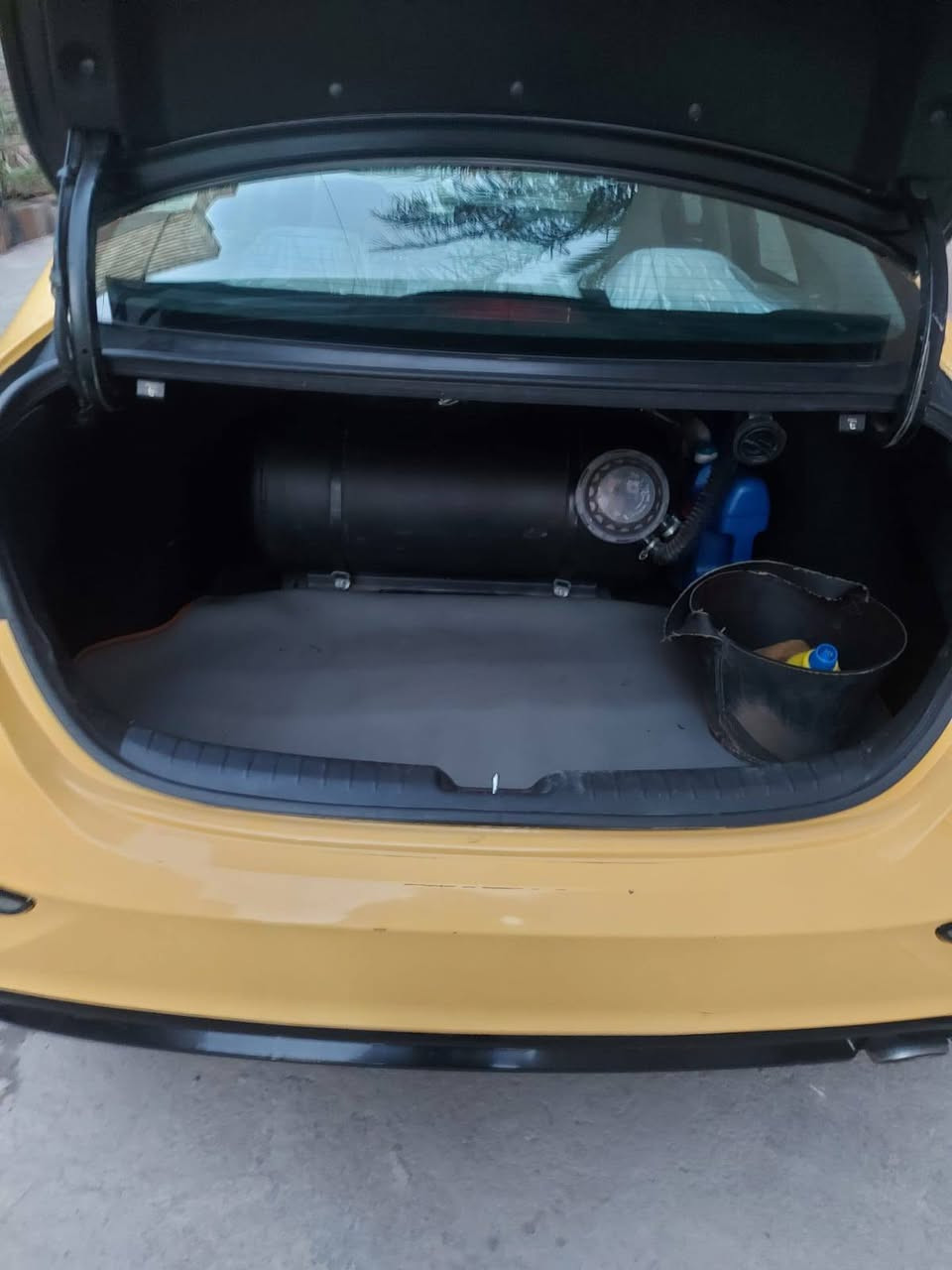 السلام عليكم
فورتي مديل 2021  رقم بغداد بسمي
حادثها بس بنيد مبدل الباقي ليبل واحد تخم تاير جديد 
داخل لونين 
مكفوله لا لغد ولا شاصي
مكينه 2000 دوش كير CVT  
لا تبخير ولا تنقيص  منظومه غاز 
مدوشمه ارضيه وتنته
*********** اني مكلف بلنشر
