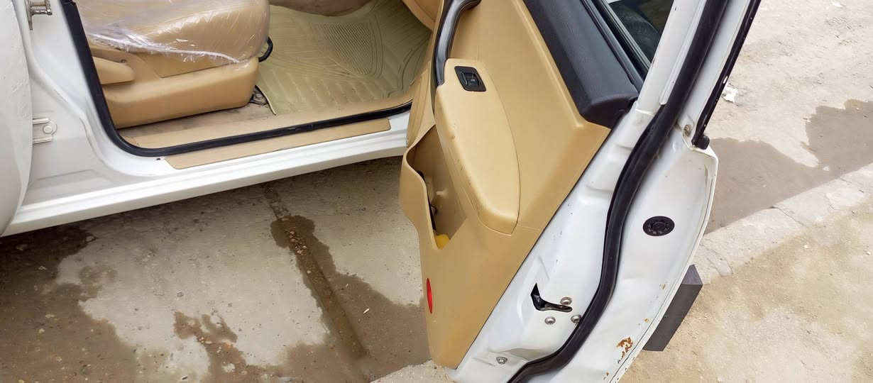 السلام عليكم تيكو موديل 12 شكل  ل13 سياره جديده خلاص رقم بابل مشروع ونطي
سياره كير مكفول حداديه مكفوله 
تخم تاير جديد 
مكفوله من الضربه والتبديل 
مكينه مكفوله شرط على وضع الشركه 

تبريد ثلج تدفئه كفاله 

 فتحه سنتر لك شرط كل نقص مابيها 

كشنات تتفئا وتبريد  على وضع الشركه 

بيها صبغ بس مكان الواقيات لمامي.
 
السياره شوفت عينك على وضع الشركه 

شرط كلوب مابيها نقص  

دواخل  جديده خلاص 

كتلوكات الشركه كلهن بيها ماشيه 158 

فتحه شغاله تقفيل الجام والفتحه معه السنتر

سياره استلام شركه على ادينه 

     غير مكان الواقيه الامامية     

مكاني بابل  السعر 54  وبيها مجال 

                    (    ***********    )
