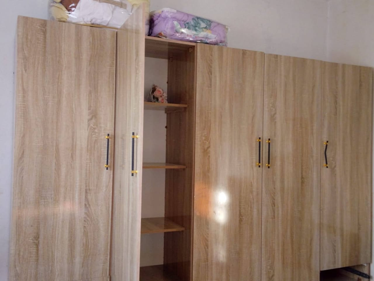 السلام عليكم غرفه للبيع تصميم تركي شغل عراقي ست قطع للاتصال ***********
