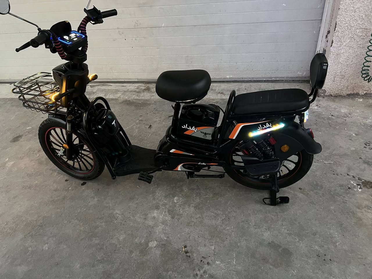 السلام عليكم 
دراجه شحن 5 بطاريات موديل 2026 
ستخدام 20 يوم بشرط الفحص واحلى من الصور بعدها لك حجم كبير تاير جبلي 
بصمه +كارت + سويج ستان تعليك وستان صفح وكلشي موضح السعر 375 مجال كلش بسيط مكان ابو غريب قرب جسر الزيتون الاستفسار *********** بي واتساب
