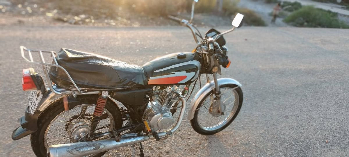 سلام عليكم شباب دراجه نامه شلامجه مديل 2013بس مرتبه دراجه نضيفه 
***********رقم ابو الدراجه
