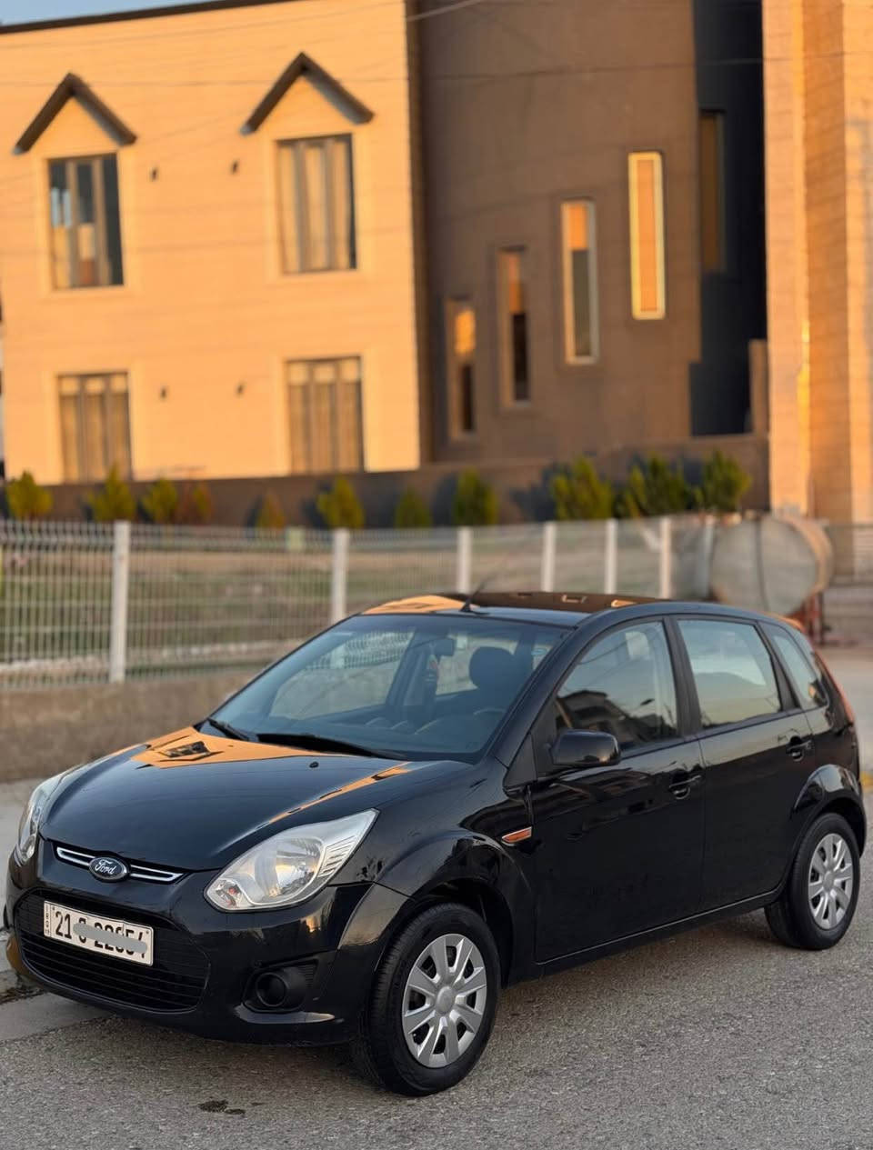 سەرەتا بە ناوی خوای گەورە و میهرەبان
فۆرد فیگۆ جانتا
مۆدیل 2015
رەنگی ڕەشی قەتران
مواسفات خلیجی  گیر تۆماتیک و جام کارەبایی و دەبل گیچ و دەبل ایرباگ و قفل مرکزی و تەبرید گەرم و سارد و گەرم بەشەرت
نموونە لە جوانی و پاکی
گیر و مەکینە و کارەبایی و تەبرید و تەقە و رەقە و تندوتۆلی بەشەرت
گیر و مەکینەی بەشەرت نەکراوەتەوە
مەکینەی کراوەتەوە بۆ واتەرپەمپ
دوکەل و بوخار و سەرف و چەوری بەشەرت تەپەی گیری بەشەرت
پارچەیەک و پەڵەیەکی بۆیاخە ناوگرتنی نیە ، بێ دەعم
کالبوونەوەی نیە
پیش و دوای کەپسە سەقف و شان و شوشەیە
٤ تایە و ویلی لۆکی بیلادی لە ژێرە 
سەنەوی و ژینگە و ڕێگاو بانی تازەیە تا کۆتایی 2028
ماڵی دۆستە و دیناریک مەسرەفی نیە
بۆ عەیب و عار پرسیار مەکە.!
شوێن سلێمانی 
📱***********
Whatsapp_viber السليمانية, العراق
