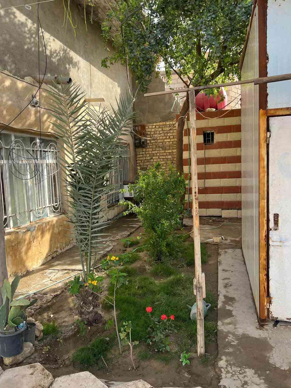🏡 دار للبيع – الحي العسكري 🏡
╚════════════════════╝
📍 الموقع: الحي العسكري قرب مولدة البصراوي
📐 المساحة: 300 متر
📄 الطابو: صرف
━━━━━━━━━━━━━━
✨ مواصفات الدار:
━━━━━━━━━━━━━━
🛏️ غرفتا نوم (2)
🛋️ استقبال
🪑 صالة
🍽️ مطبخ
🚿 حمامات داخلية وخارجية
🌴 طارمة كبيرة
🏪 محل صغير
🌺 حديقة
━━━━━━━━━━━━━━
💰 السعر: مراسلة واتساب أو ماسنجر
━━━━━━━━━━━━━━
📞 للاستفسار:
‏‪***********‬‏
⚜️ دار مناسبة للسكن والاستثمار ⚜️
___
