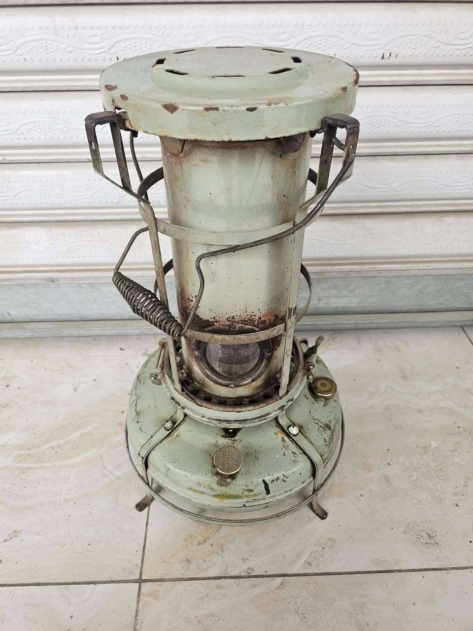 السلام عليكم
سخان ابو لارنب للبيع  نضيف جدا سعره  ١٧٥

 مثرامه اصليه شغاله كامله  سعر  ٦٠

صوبه علاء الدين انكليزي  ب٦٠

صوبه حجم كبير  نضيفه جدا  ب٧٠

مكاني بغداد البياع ***********واتساب
