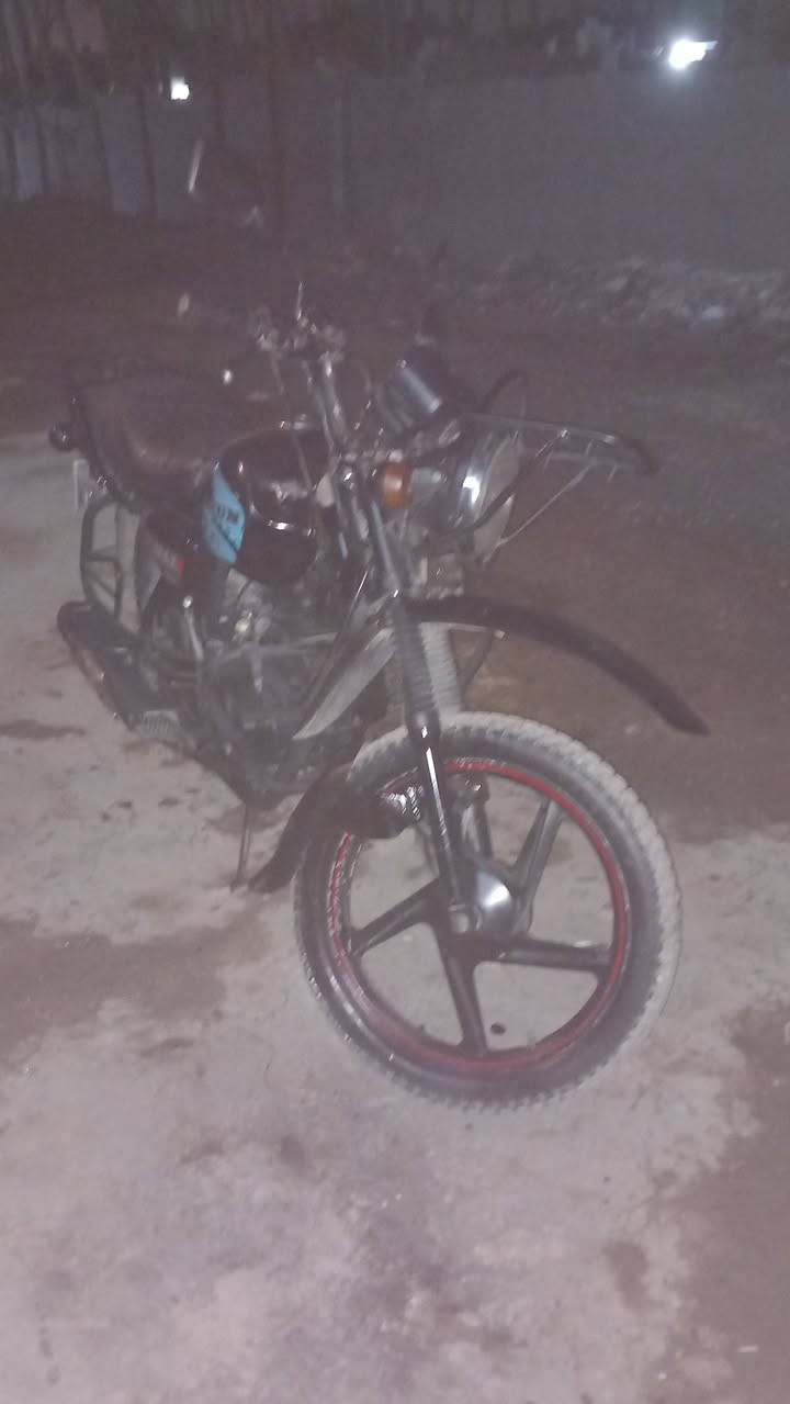 سلام عليكم  يلبيع او مراوس وتنطي فرق دايون جبلي رقم وسنويه انكليزي بغداد لوحت ثنين شوفت عينك ماعايزه شي بس قمجي عداد وبريك بس كهربايات كله شغاله بنز جديد تاير آت جدد ويل وزنجيل و دشلي اماي خلفي جديد كلج جديد باتري جديد  وبعد هاي كبال عينك السعر
(مليون وسبعميه وخمسين)
                $🔃$
          (1.750.000)
📍العنوان بغداد  الجزيره السياحيه
📞الرقم***********
وكلشي اكو بلسوك لا تعلق اذا ما عجبك السعر ولا تكسر بحلا
 العالم تكدر تعبر المنشور وشكرن لكم🫡❤️‍🔥
