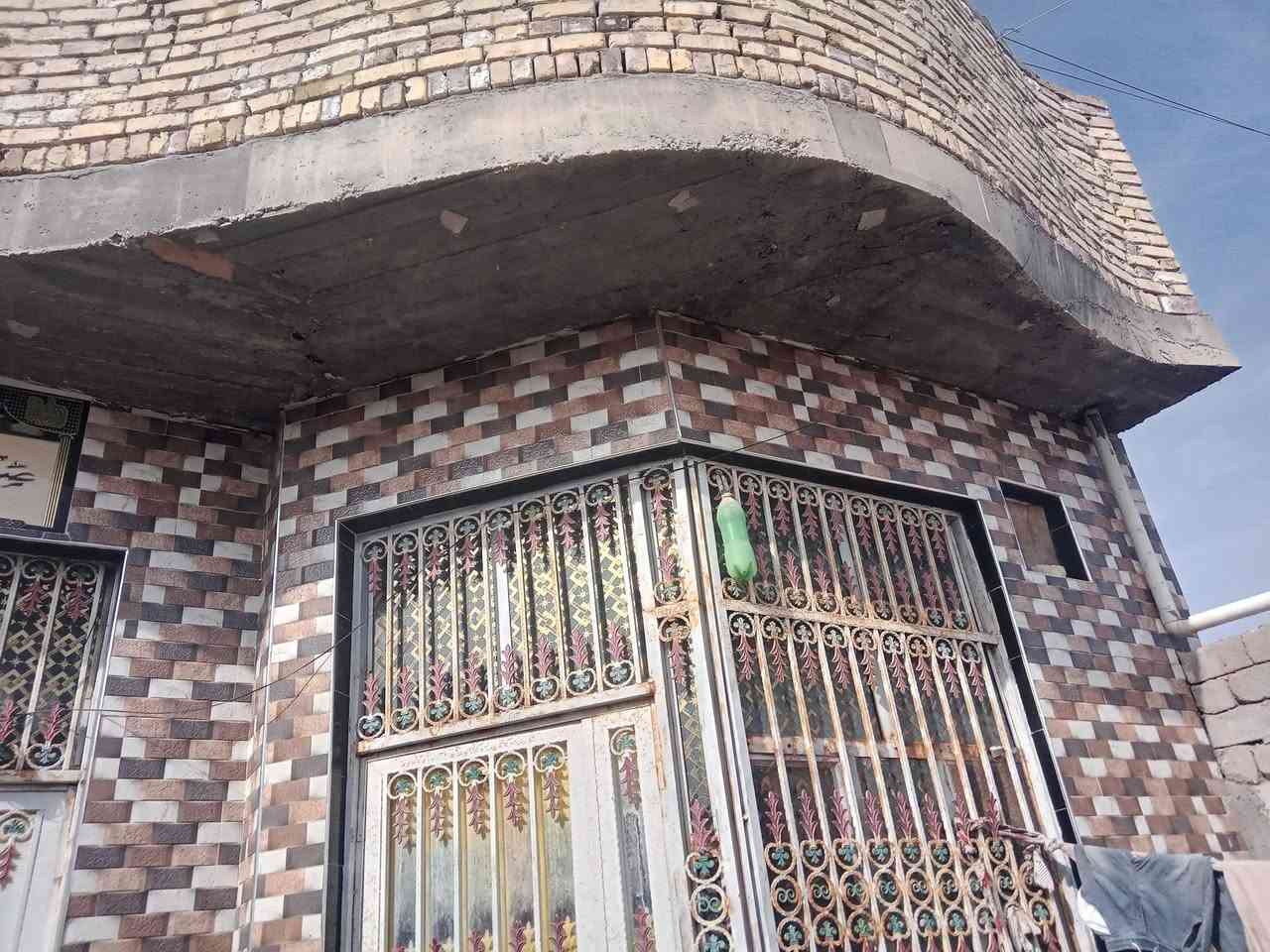 دار لبيع المساحه 135 العنوان حي عبد العباس
يتكون البيت قرفتين٢×صاله ×مطبخ ×حمامات داخليه وخارجيه 
بناء ٢٠٢١ طابوق مسلح 
*********** تصال
