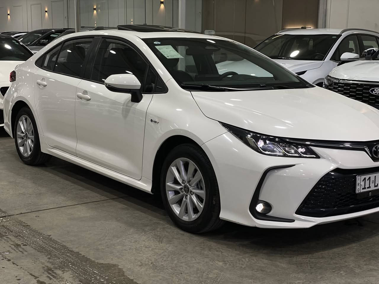 تويوتا كورلا 2025 هايبرد ماشية 9 الاف كيلو و رقم بغداد الجديد تحويل مباشر 
السيارة فول مواصفات 1/1 كرسي عادي
و داخل لون اسود جلد اصلي وفتحة 
السيارة مكفولة كفالة وابيع شرط السونار والسيارة مفحوصة سونارموجود سيارة جديدة شرط زيرو السعر هو 24مليون و 250 الف دينار 
و بيه مجال حك الجية ومكاني بغداد ورقمي 
للاتصال او استفسار *********** 
السيارة بصمة و سلايد و كرسي عادي و 
داخل لون جلد و رادار امامي
وتثبيت مسار و وكامرة خلفية و دشبول 
ديجتال و شاشة كبيرة و اوتو هولد وهاند بريك لمس وبعد هواي مواصفات
