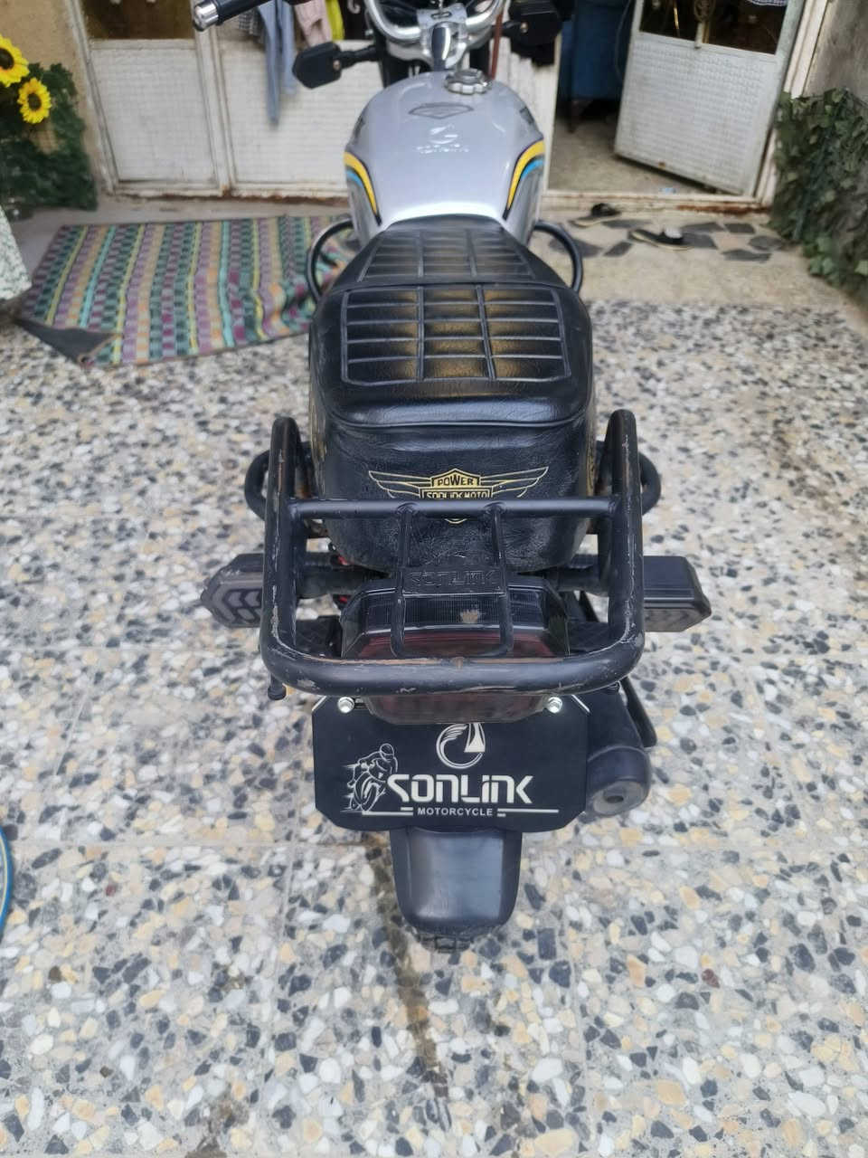 السلام عليكم
دراجة ايراني سولنك 
موديل 2025 
مكينة cbf يعني القوة والمتانه وماكو رجفه😁
كهربائات كلها شغالهة 
تايرات ثنينهن جدد جوبلس 
مابيهة اي عيب 
ناقصهة بس سايق 
السعر 825 مجال جدا بسيط 
اوراق موجودة 
عنواني بغداد البنوك 
شراي يتواصل خاص رجاءا الموو شراي لا يتعبني بس يعامل


**إذا كنت صاحب هذا الإعلان وتريد حذفه لأي سبب، رجاءا أرسل رسالة إلى الدعم الفني**