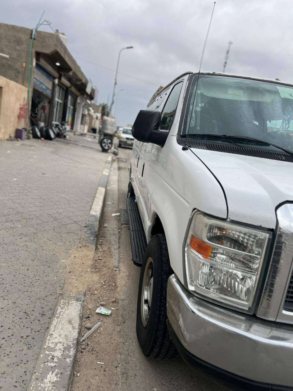 فورد 2008  14 راكب سنويه بسمي إلى 2029 مكينهو كير بالكارتون حجم 5300 تخم تاير حداده 100% كهربائيات 100% منضومة لايت أصفر سياره احله من صور اكسن جديد تبريد ثلج سعر 115 وبيه مجال للشراي رجاء المو شراي لا يخابر عنوان سياره بصره سياره مال بيت جديده وكامله من كلشي ما بيه نقص برغي عرفه جديده  ***********  مراوس بتكسي عادي
