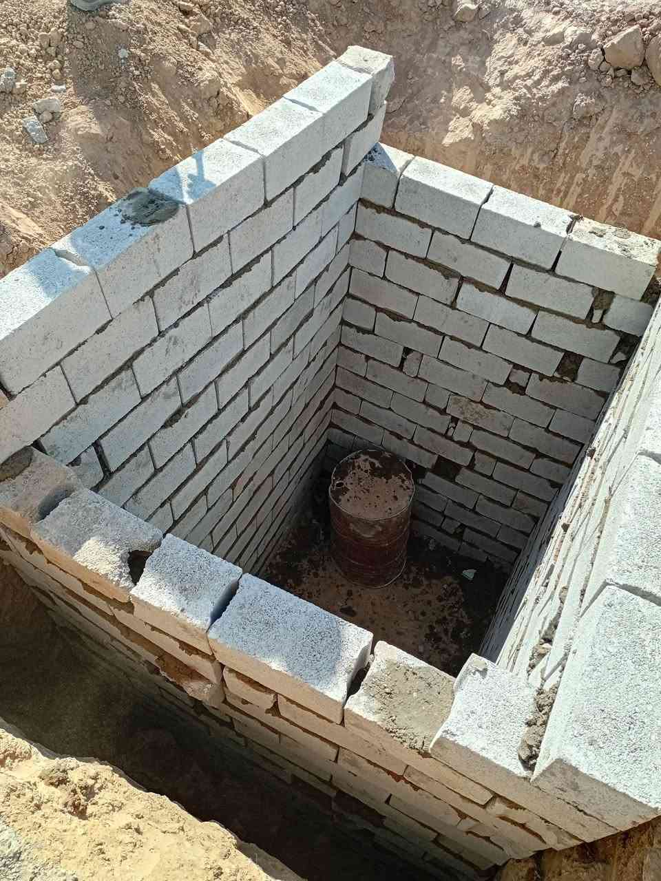 السلام عليكم
يوجد كادر حفر منهولات و بناء منهولات بأسعار مناسبه 
رقم الهاتف ***********
