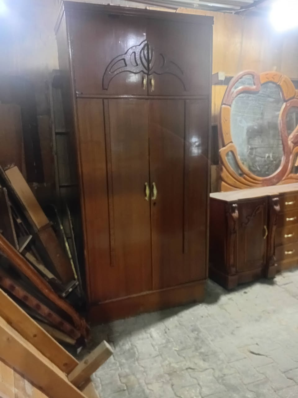 سلام عليكم كناتير ام بابين اهدني الشبهن واحد عله 60 واهد ثاني 80 عنوان زعفرانيه شارع الكهرباء يم مكوه الامير واهده رقمي ***********
