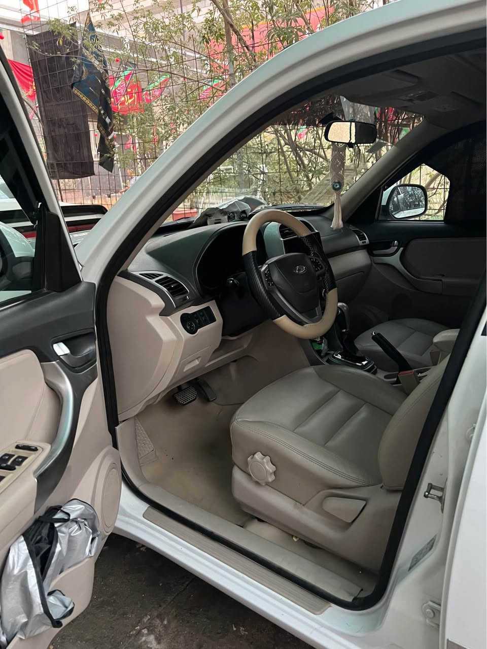 للبيع شيري تيكو 3 موديل 2018 سياره نظيفه جدا تحويل مباشر حره ماشيه 78 الف بيه قطعه صبغ الباب الخلفي جاهزه كا نقص مابيه السعر 92 ومجال قليل بيه مكانها ابي الخصيب محولة الزهير للاتصال *********** البصرة, العراق
