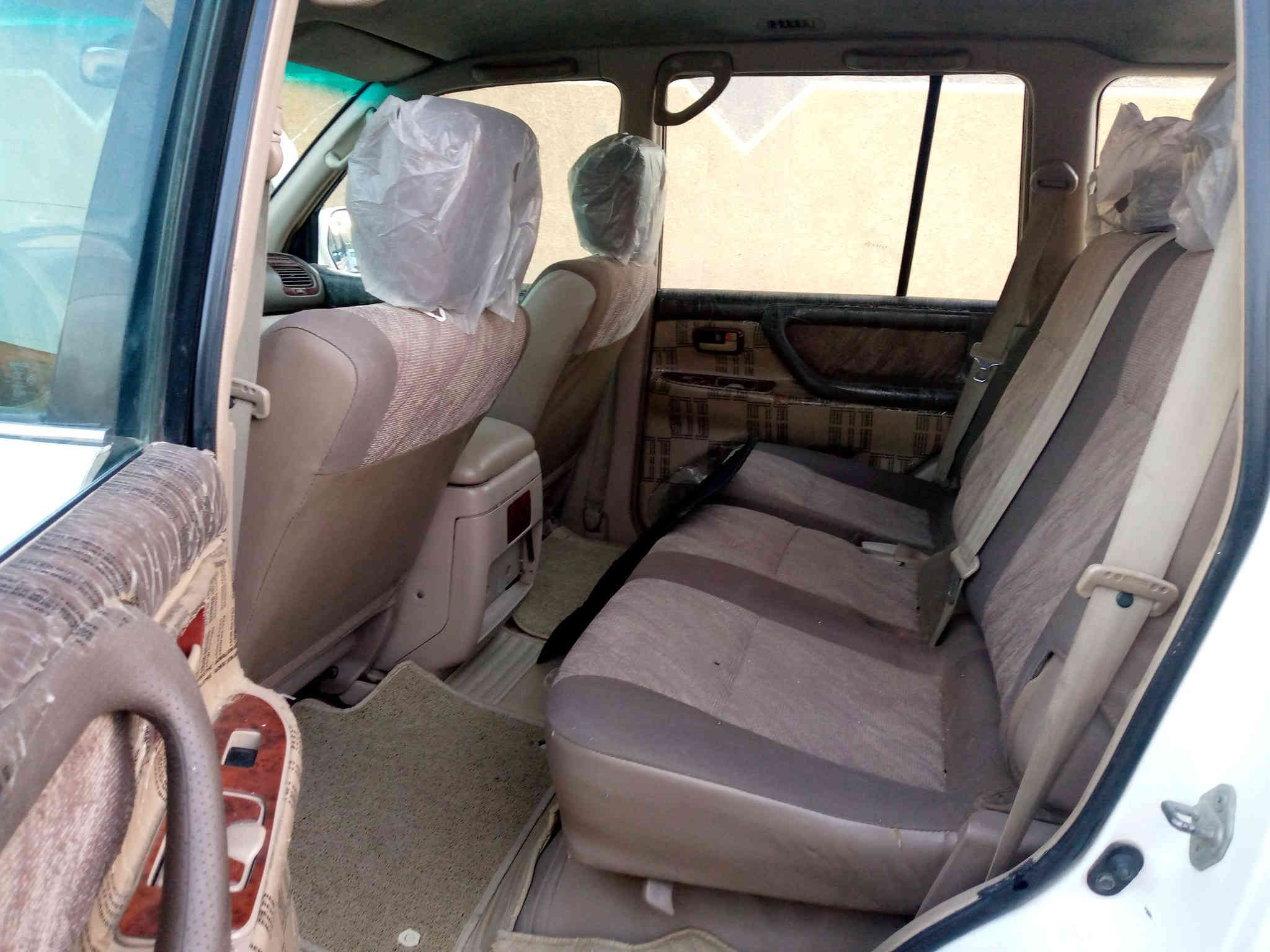 من رخصة مدير الكروب المحترم للبيع لاندكروزر قطري 2001 كامل المواصفات اوتوماتيك بدون فتحة تبريد شغال ثلاث قطع مع ثلاجة الماء تخم تاير اجنبي نضيف جدا مع تخم تاير جديد بالكرتون بعدة ما مشدود بدي جدا حلو تبديل جاملغ أمامي فقط اثر طخة بارد ثلاث قطع والسونار موجود محرك ممتاز قير شغال بي نقص بسيط النمرة الثالثة بيهة صفنة قليلة باسمي رقم انكليزي مجدد لل2030 بغداد سعر البيع 135 من الاخير والسيارة أن شاءالله احلى من الصور وإذا مراوس بسيارة مناسبة مع فرق السعر اراوس العنوان بغداد الحسينيه ***********
