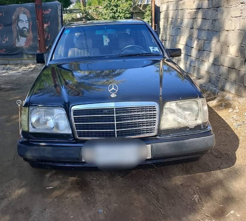 السلام عليكم.
مارسدس دب.  للبيع او المراوس حسب القناعة

 موديل 89

محور بطة محرك 2500

شلعة معدل

اللون حبري
مصبوغة عام للجمالية 
الداخل عسلي

مكان السيارة بغداد

 مكلف بأل نشر

الرقم. ***********
