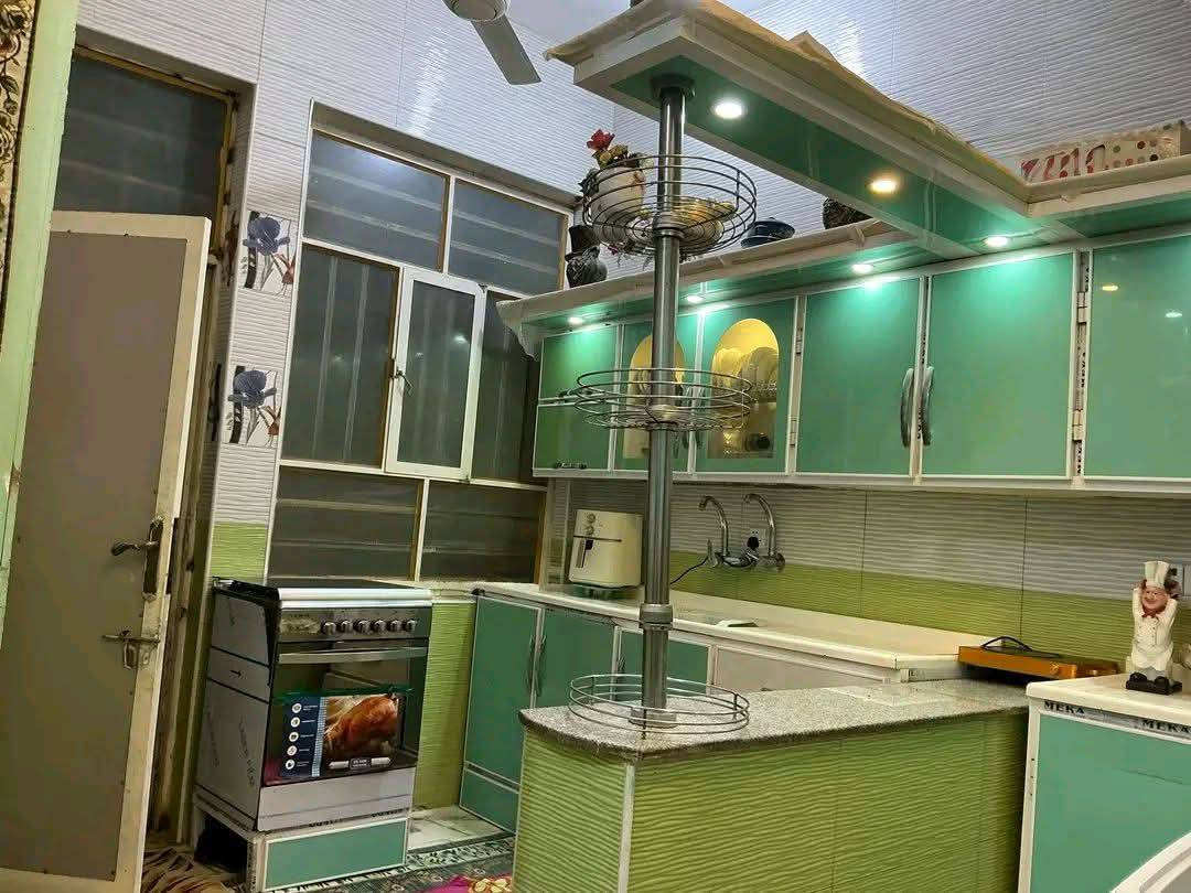 اعلان 
بيت للبيع بحي النفط   المساحه 100 متر 
سنة البناء 2021
البيت طابق ونص يتكون  الطابق الأول من غرفه وصاله واستقبال ومطبخ  وصحيات  ومنور داخلي  
ط 2 غرفه. وصاله. ما مسكوفات 
السعر 55 قفل 
للاستفسار تفضلوا خاص.


**إذا كنت صاحب هذا الإعلان وتريد حذفه لأي سبب، رجاءا أرسل رسالة إلى الدعم الفني**