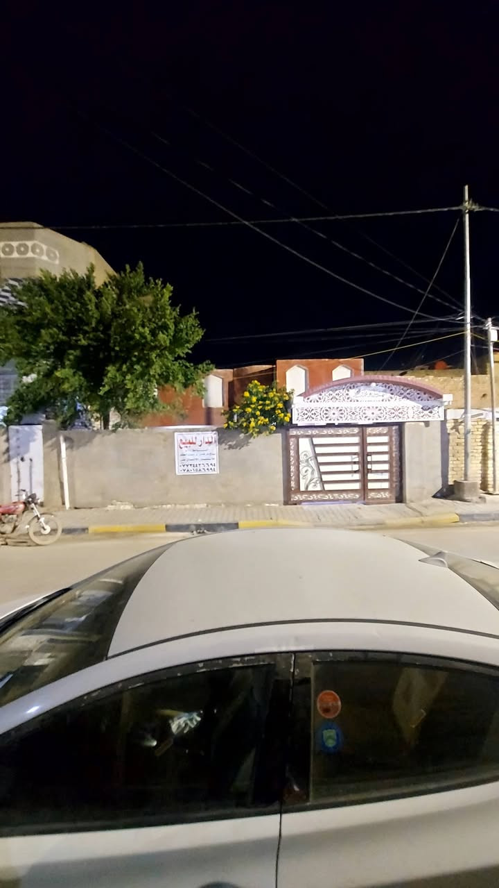 دار سكن للبيع مساحه ٢٠٠متر بناء قديم يصلح للسكن داموك الشهداء ثاني فرع من شارع الاطلال ركن الشارع صيدليه المصطفى ودكتور أحمد الزركاني للأسنان. وقريب على مركز الشهداء   المواصفات طابق وأحد إستقبال وهول ومطبخ وغرفتين ومنور وكراج سياره وحديقة وصحيات داخليه وخارجيه والطابق الثاني بيتونه  فقط وسطح اشتايكر وخدمات فول ويوجد خط مولد فعال وخط انترنيت ضوئي
السعر  اتصل  ***********
*********** واتساب
