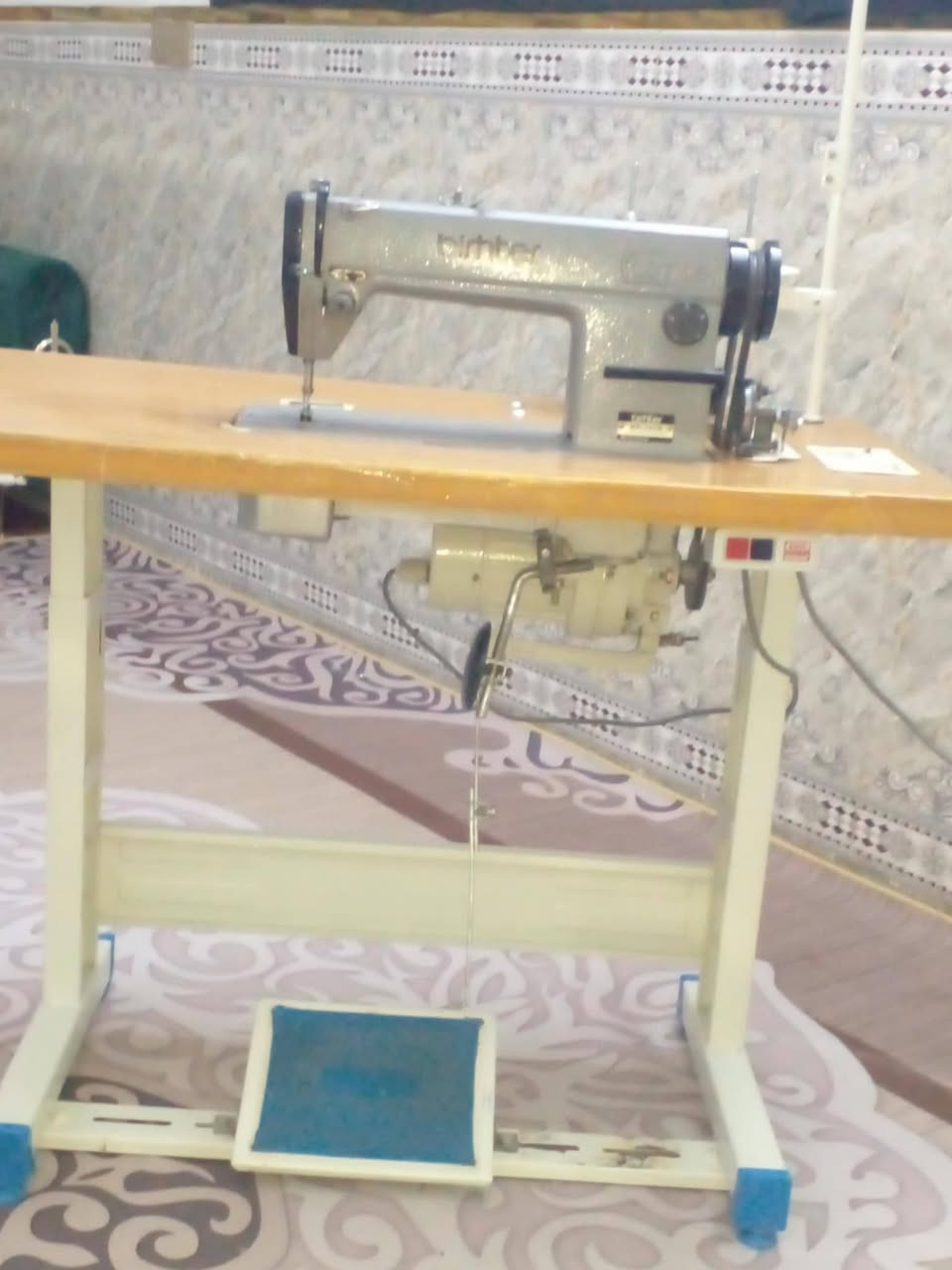 للبيع للبيع
ماكنة خياطه نوع براذر موديل  101 صناعيه نظيفه جدا استعمال بيت بسعر 250 وبيه مجال حك الجيه
مكاني بغداد مدينة الصدر شماعيه حي الرحمه ***********
