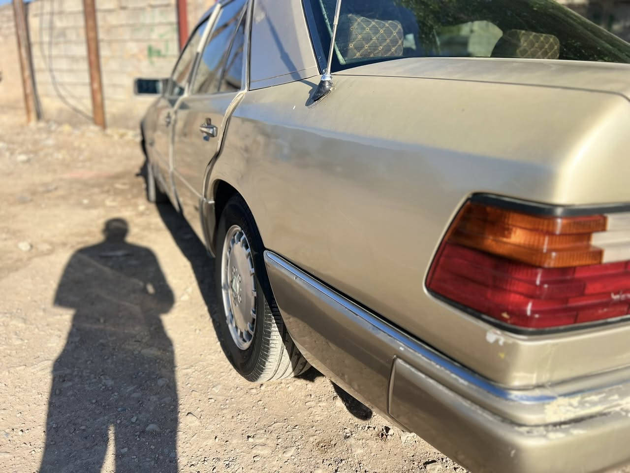 السلام عليكم
سياره مارسدس جانبو موديل ٩١
رقم بغداد وسنويه جديده
تخم تاير جديد 
حداديه نضيفه 
قواعد دبلات مكفوله وسليمه 
كير ومحرك بطه 
كشنات كهربائيه شغاله 
سياره حلوه  ونظيفه 
السعر ٥٢ وبيها مجال 
عنوان بغداد  
***********
