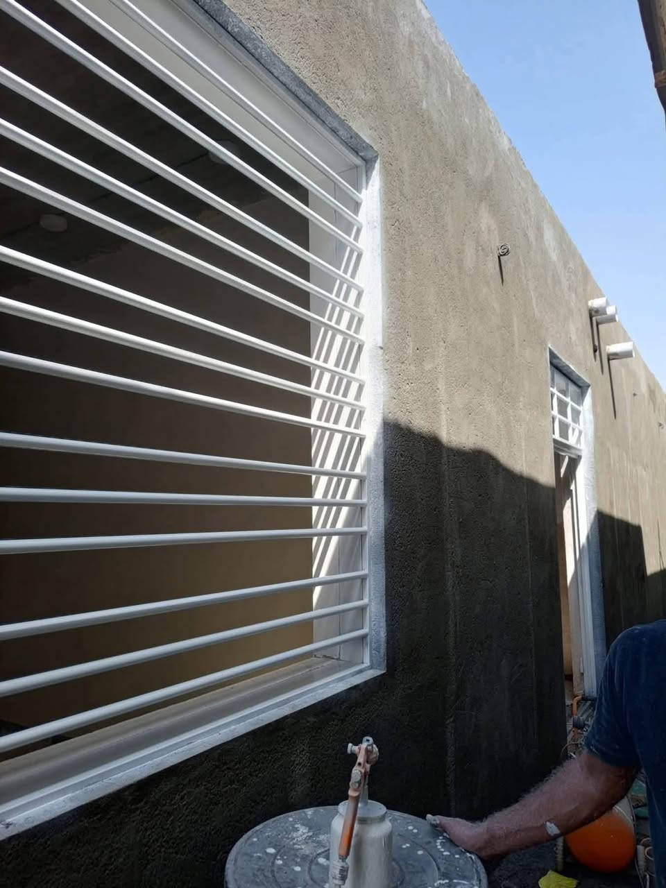 صباغ محترف اشتغل حسب الطلب اسعار جميله وشغل مضبوط شرط تسليم مهندس
شغلي بصفحتي للتواصل واتس او اتصال ***********
