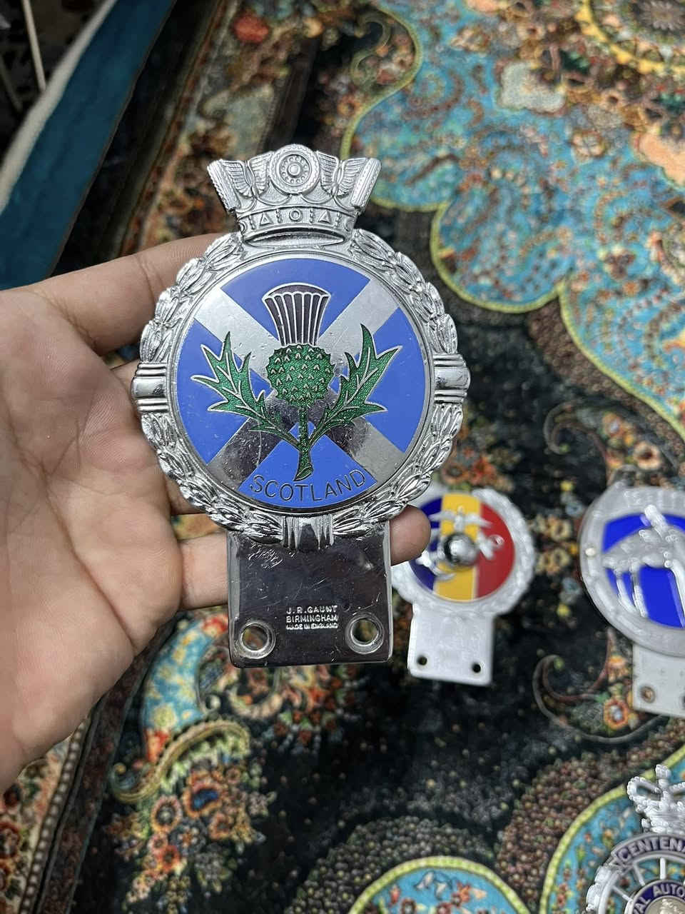 السلام عليكم 

باجات اصليه البيع كلمنه وسعر 

مكانه بغداد جديده
***********
