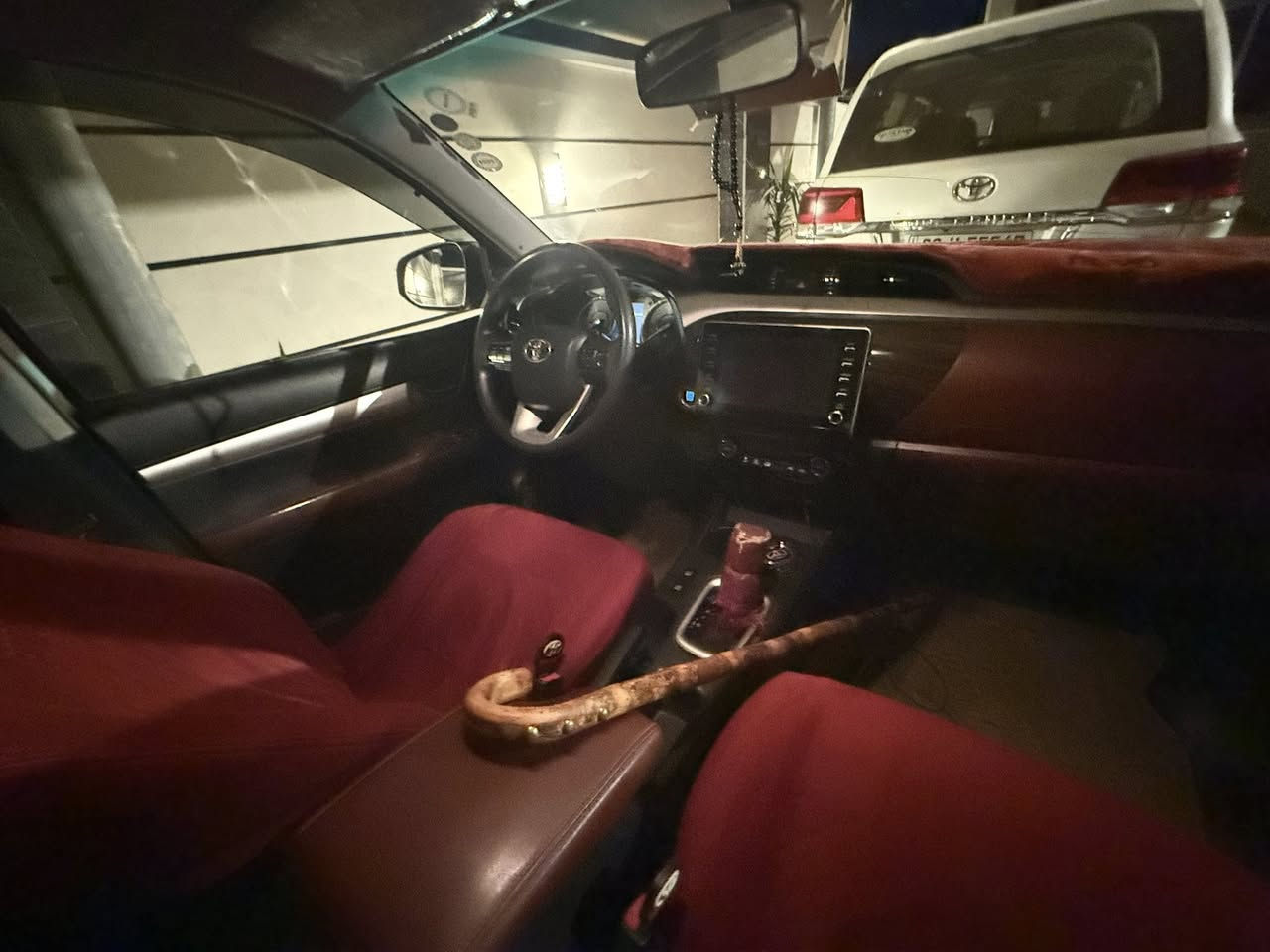 السلام عليكم
بيكم هايلوكس ناصي 
شركة /ساز فول مواصفات 
رقم / سليمانية 
ماشية/89 حقيقي 
السياره مكفولة عدا اصبعين بارد والدعامية 
الخلفية مبدلة بلا ي 
السنوية ما ساقطة 
تخم تاير صدر جديد مغلفة ومدوشمة مال بيت 

السعر /265

هاتف اسيا  /*********** 
هاتف اثير / ***********
