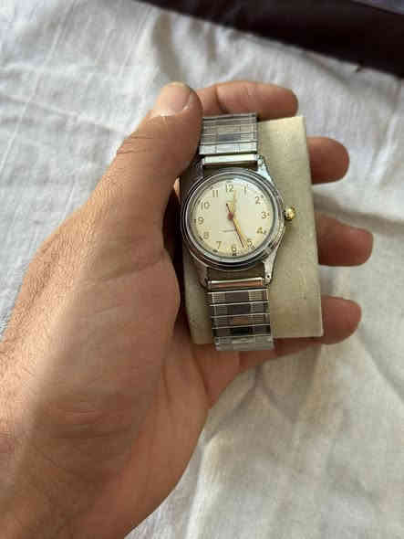 ساعات للبيع شلع 
عدد ٢٤ ساعة 
سويسري/ روسي / ياباني 
توماتيك  
تكويك
بطارية
ساعات كل اصلي
للتواصل /***********
يوجد توصيل لجميع المحافظات
